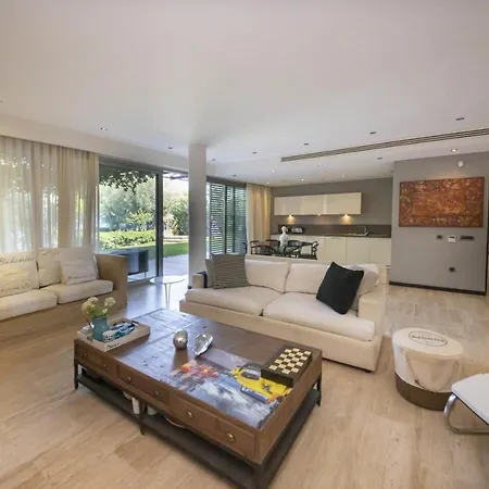 Splendid Near Beach In וילה